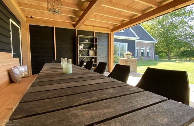 Group accommodation for 14 to 16 people with sauna, whirlpool, and internet