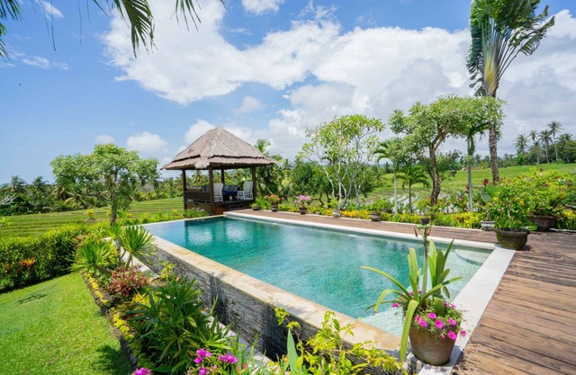 Group Getaway! 2BR Private Pool Villa in Tabanan