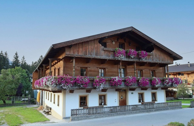 Group home on a farm only 80 m from the ski bus