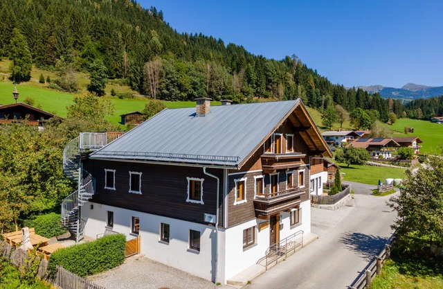 Group house with sauna and outdoor fireplace