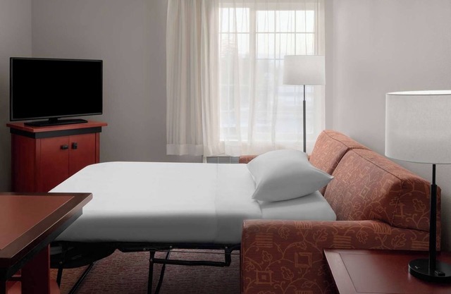 Groups Best Choice: Cozy Suite w/Full Kitchen, Balcony & Daily Fresh Cookies