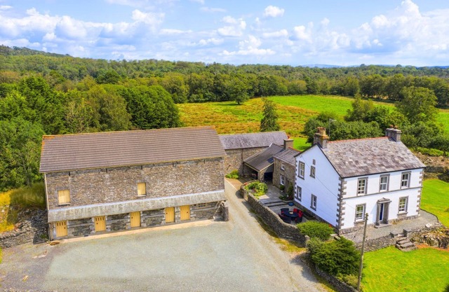 GROVE HOUSE, pet friendly, character holiday cottage in Witherslack
