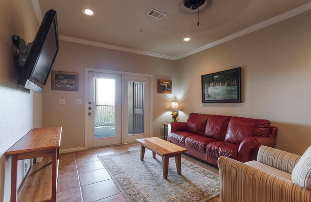 Gruene Getaway: River View Condo Steps from Music & Dining in Historic Gruene