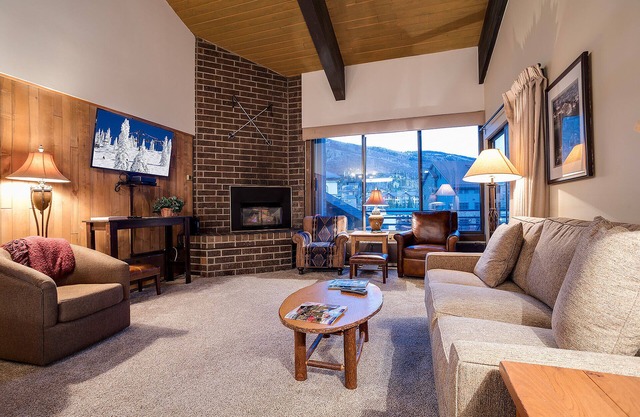 GSQ34 | Private Deck | Above Steamboat Square | Free City Bus