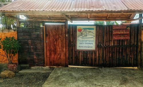 Guacamayo Rooms & Bungalows