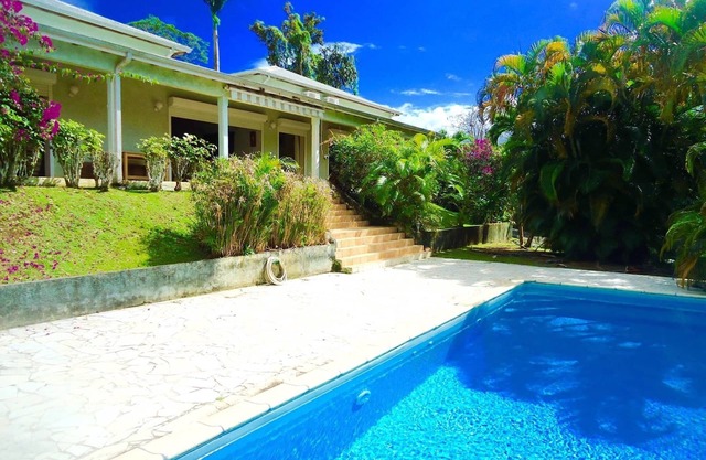 GUADELOUPE - Beautiful detached villa of 300m2 in a quiet area with large swimming pool
