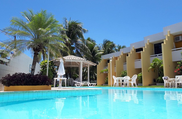 Guarajuba, Duplex right on the sand. Great location!