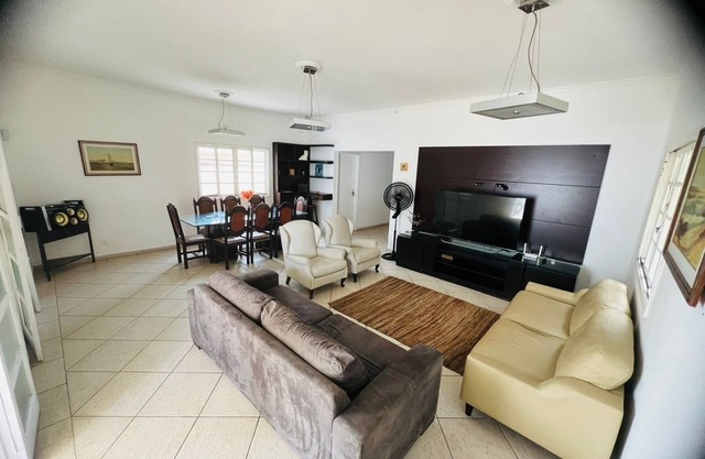 Guarujá townhouse for rent in Enseada Beach in Guarujá, 300 m from the sea