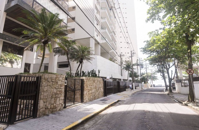 Guarujá Pitangueiras, Morro do Maluf, 4dorms with 2 suites, 30 meters from the beach.