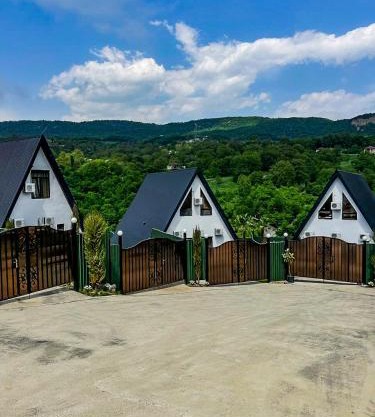 Guba Hillside Chalet