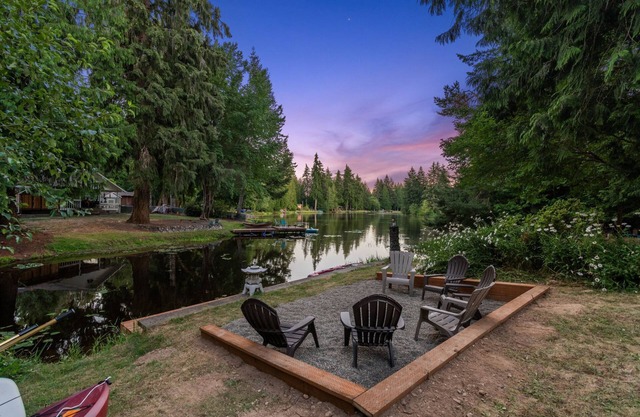 Guest Cottage with Lake Access, Row Boat, Kayaks