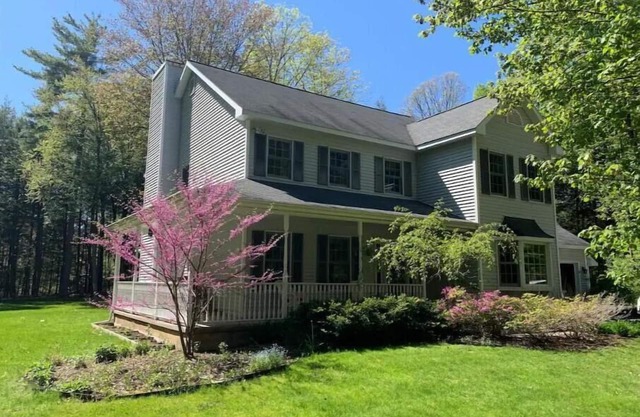 Guest Favorite 4BR Home in Saratoga Springs NY!