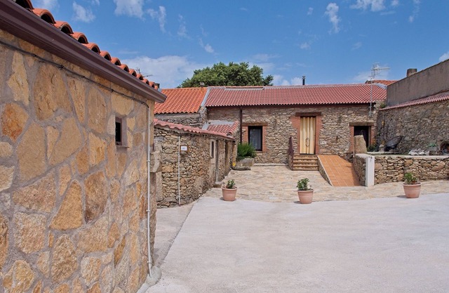 Guest House 'Casa Huidobro Valle' with Private Terrace, Private Garden and Wi-Fi