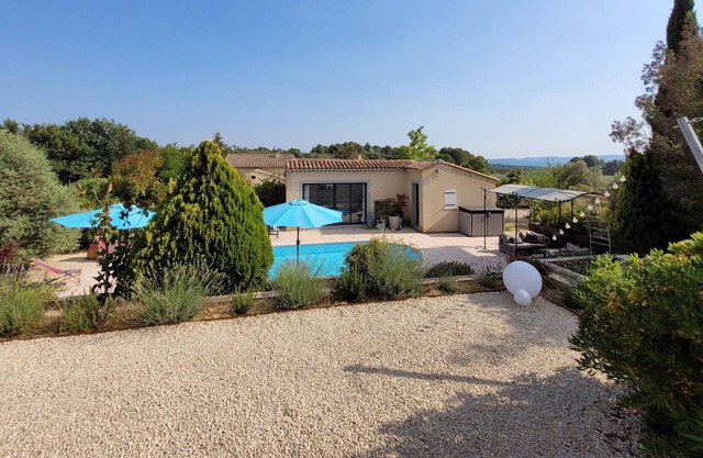 GUEST HOUSE BETWEEN AIX EN PROVENCE AND LUBERON