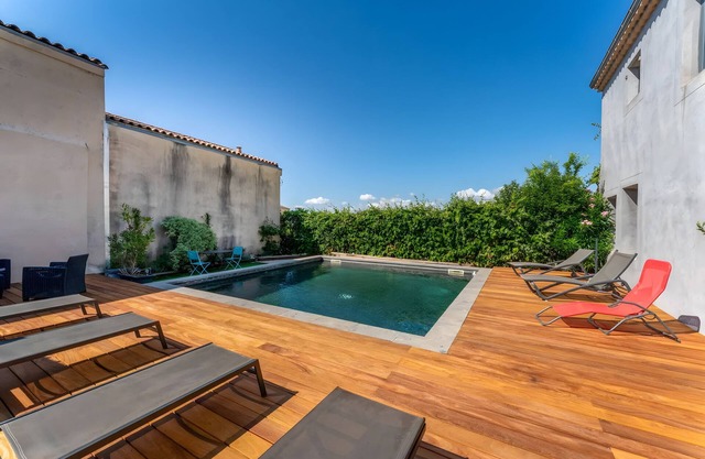 Guest House 'Chambre Double' with Shared Pool, Private Terrace and Wi-Fi
