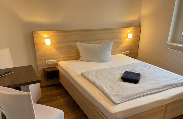 Guest house double room (1) - yz Lokschuppen Pasewalk- Gästehaus Lokschuppen