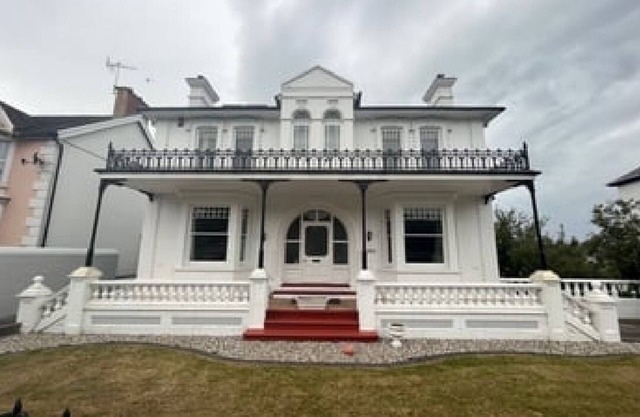 Guest house full of character, central location. 5 min walk to the beach