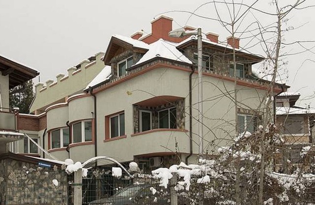 Guest House "Momchil"