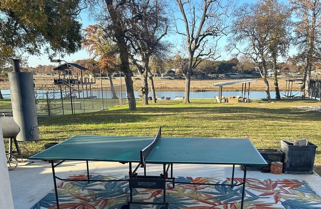 Guest House on Lake McQueeney with Hot Tub/Grill/Fire Pit
