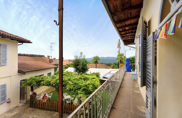 Guest House "Quadrifoglio" in Lago d'Orta with Balcony, Shared Garden & Wi-Fi