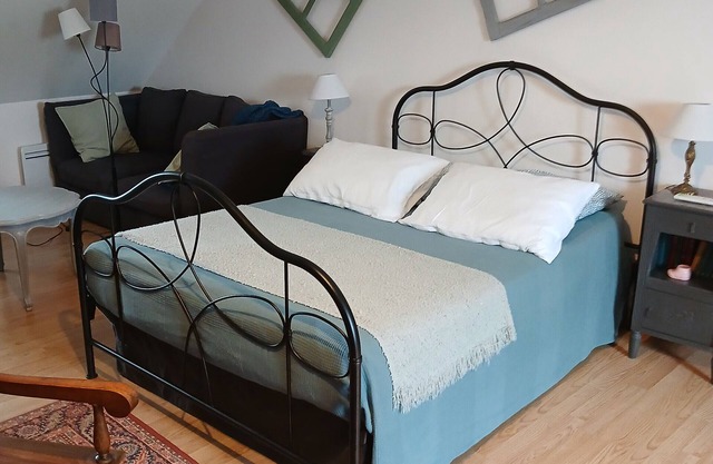 Guest Room 'Orchidée 6p' with Shared Garden and Wi-Fi