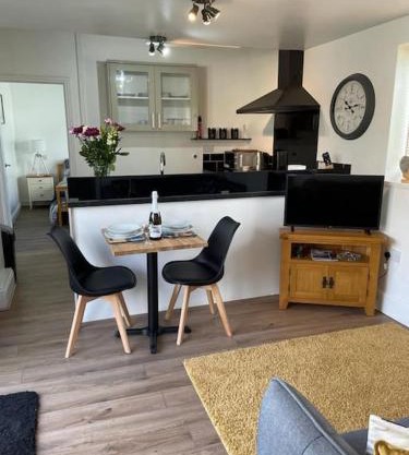 Guest Suite in Porthleven With Private Garden
