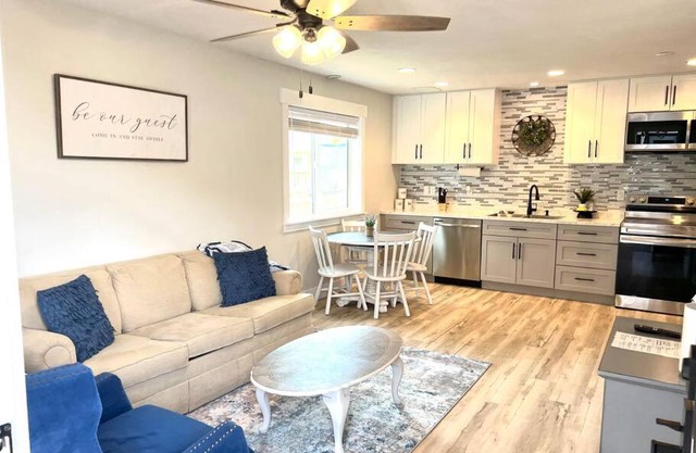 Guest Suites 1998 #1 - Charming 1 bedroom 1 bath Suite