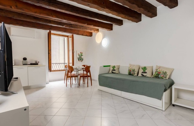 GuestHost - Comfy Studio in the Heart of Cagliari