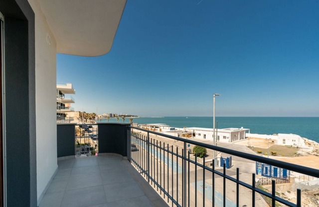 GuestHost –La Rosa dei Venti, Borea Apt by the sea
