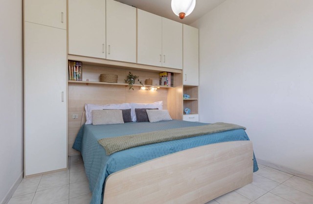 GuestHost - Lido Beach Escape with Balcony x5!