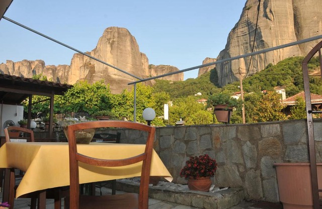 GUESTHOUSE BLOUTSOS ROOMS