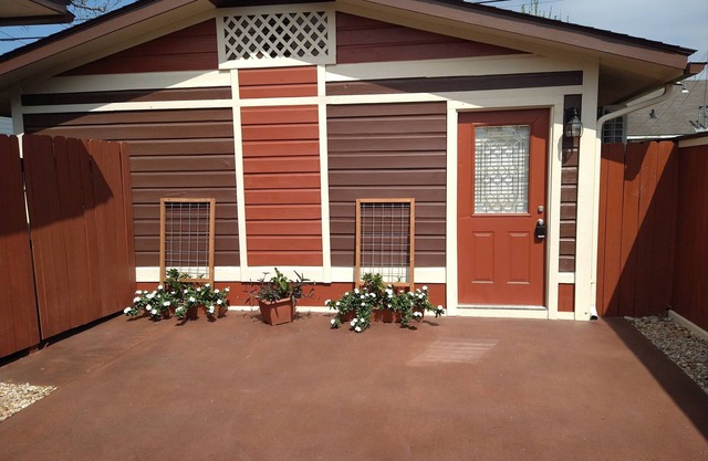 Guesthouse centrally located in Riverside Terrace of Greater Houston Third Ward!