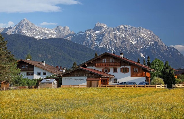Guesthouse Christophorus - Apartment "Bergkristall" with Mountain View, Shared Garden & Wi-Fi