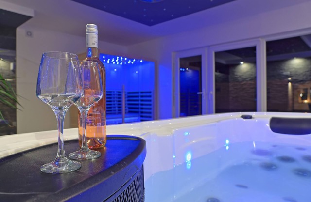Guesthouse in heart of Lika county with view to the Sokolac castle