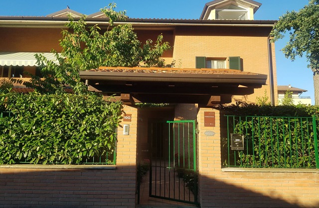 Guesthouse "La Quercia Fiorita " accommodation bright villa