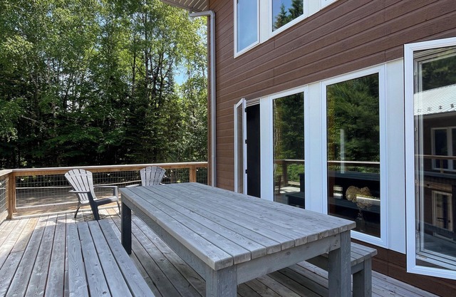 Guesthouse near Bancroft on private lake & close to Algonquin