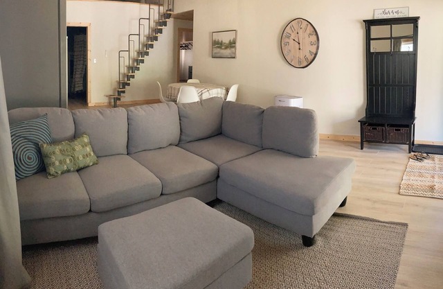 Guesthouse on peaceful 11+ acre homestead! Pet friendly!