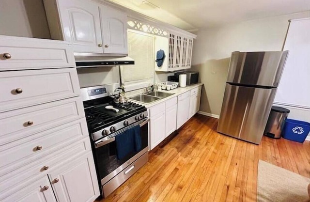 Guesthouse Gem 2BR, Smart TVs, W/D, & Parking
