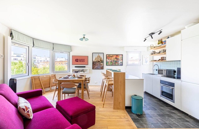 GuestReady - Bright and Chic Retreat with Balcony