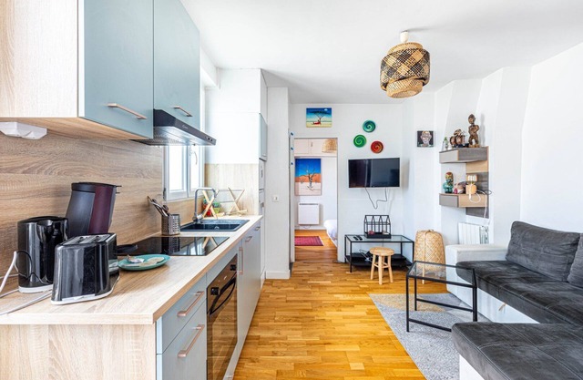GuestReady - Bright Stay Steps from the Metro