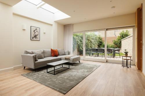 GuestReady - Contemporary home with garden
