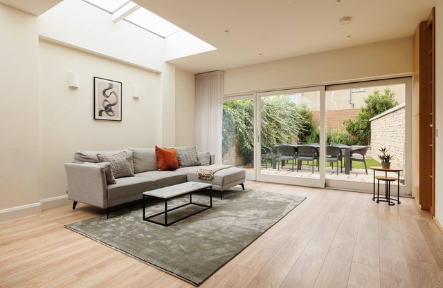 GuestReady - Contemporary home with garden