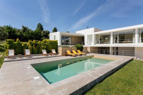 GuestReady - Exquisite villa w/Pool & Parking