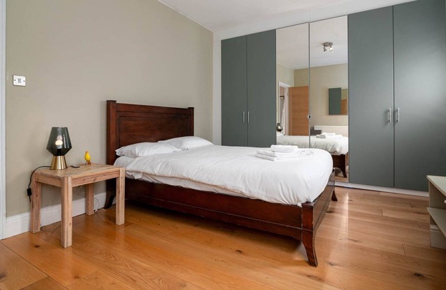 GuestReady - Large Home with Garden in Bermondsey