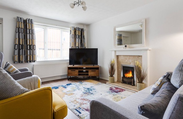 GuestReady - Newly renovated near Trafford centre