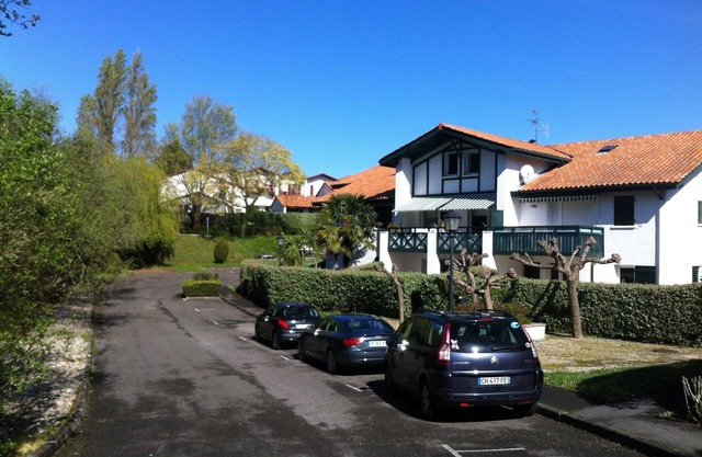 GUETHARY apartment T2 -foot level with private garden in Res. with swimming pool