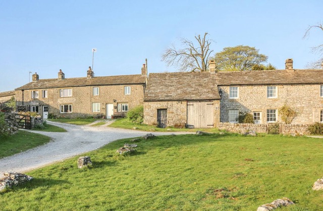 GUINEA CROFT COTTAGE, character holiday cottage in Grassington