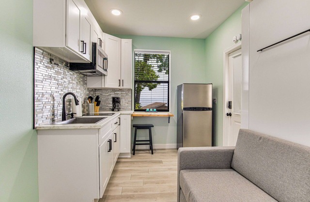 Gulf Breeze Studio Bayfront Hideaway Sleeps 2