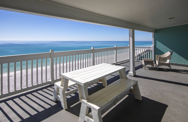 Gulf Front, 3rd Level Condo, Elevator, Near Shops and Restaurants- 30A