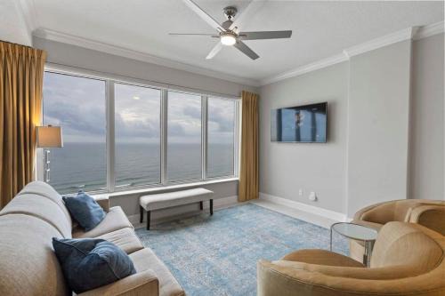 Gulf Front Condo Outdoor Pool & Grill